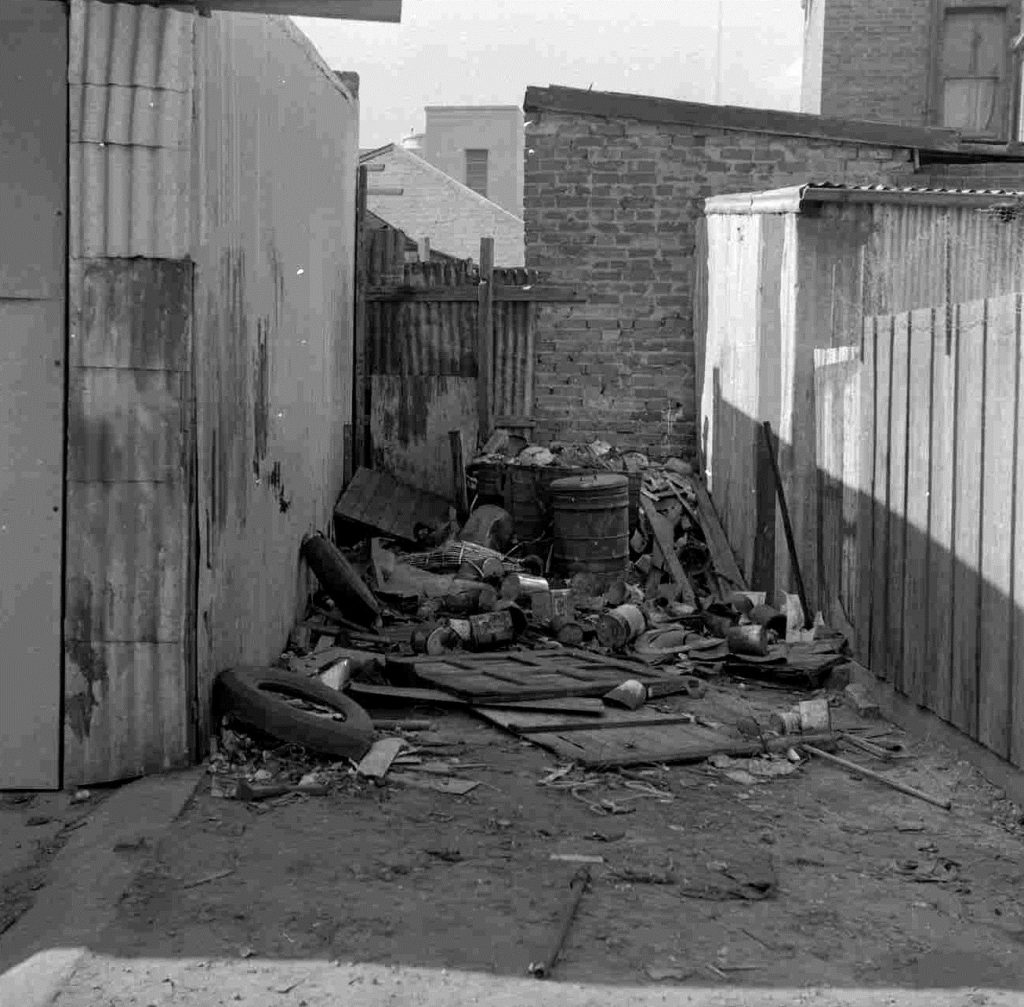 N1192 Image showing rubbish in a private lane in West Melbourne