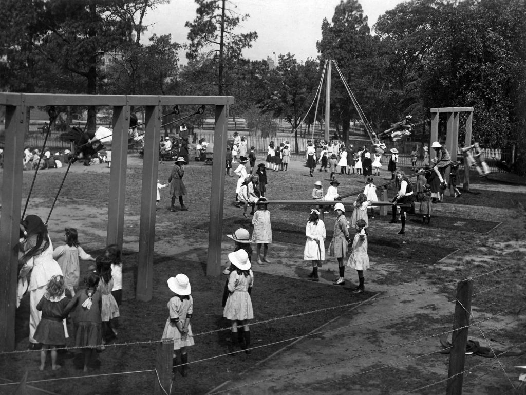 Image of a playground in Flagstaff Gardens