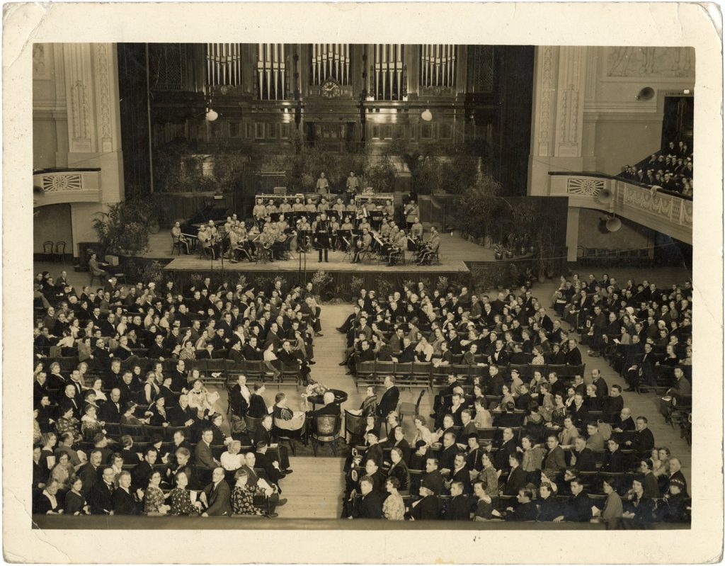 Image of a performance at Melbourne Town Hall