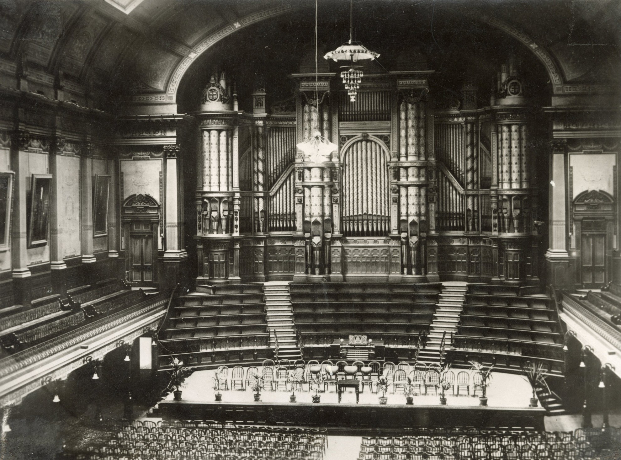 Image of the interior of Melbourne Town Hall, including the grand organ City Collection