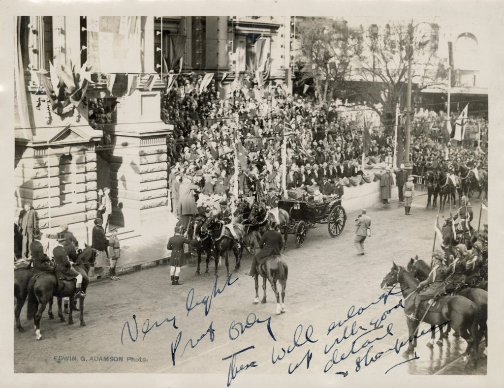 Image of a horse-drawn carriage arriving at a decorated Town Hall