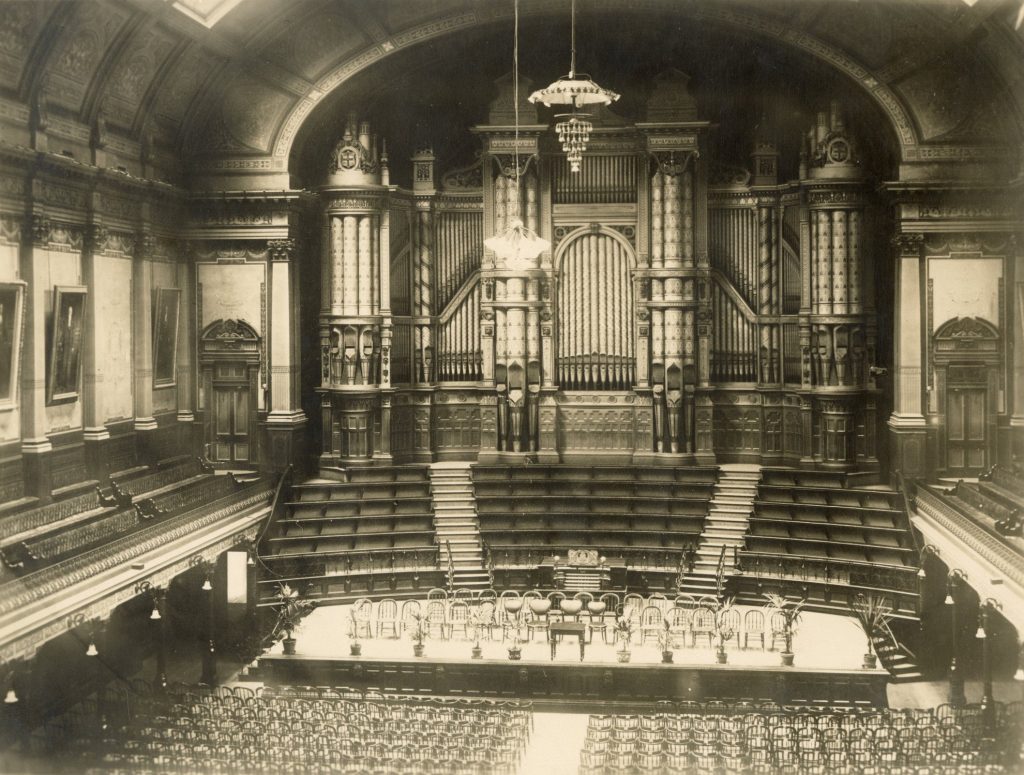 Image of the interior of Melbourne Town Hall