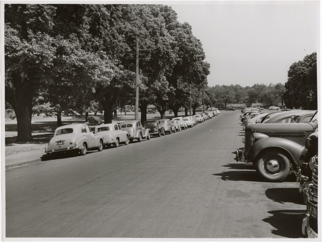 Image of parked cars, possibly in South Melbourne