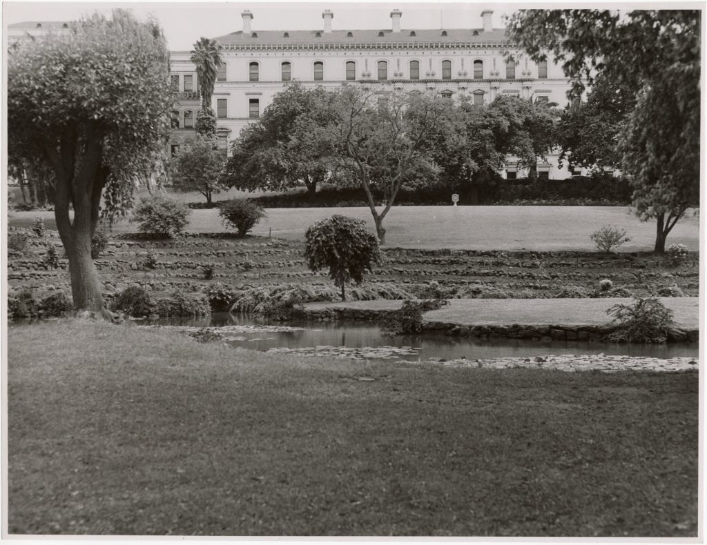 Image of a lake in Treasury Gardens