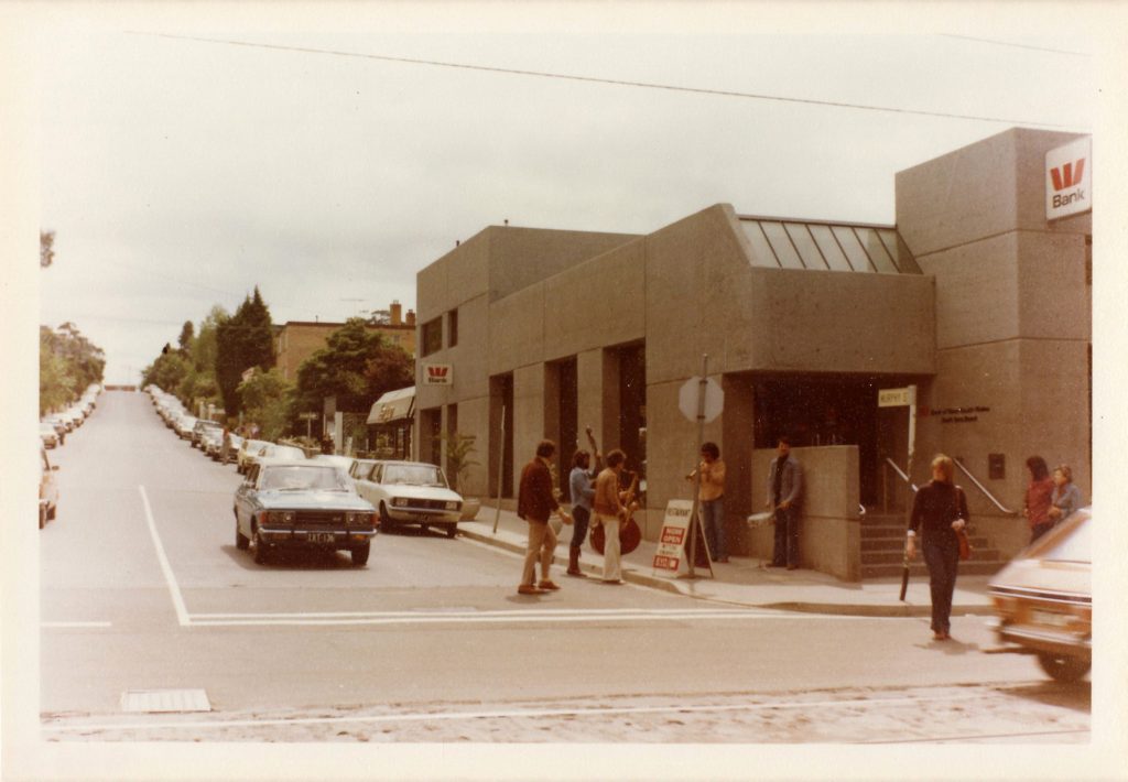 Buskers on Toorak Road