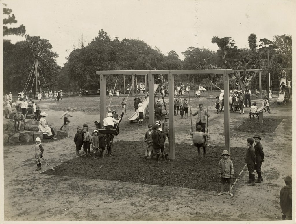 Image of a playground in Flagstaff Gardens