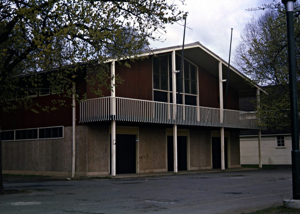 Banks Rowing Club boatshed, Yarra River