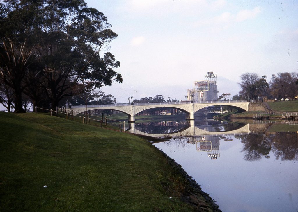 Morell Bridge, Yarra River