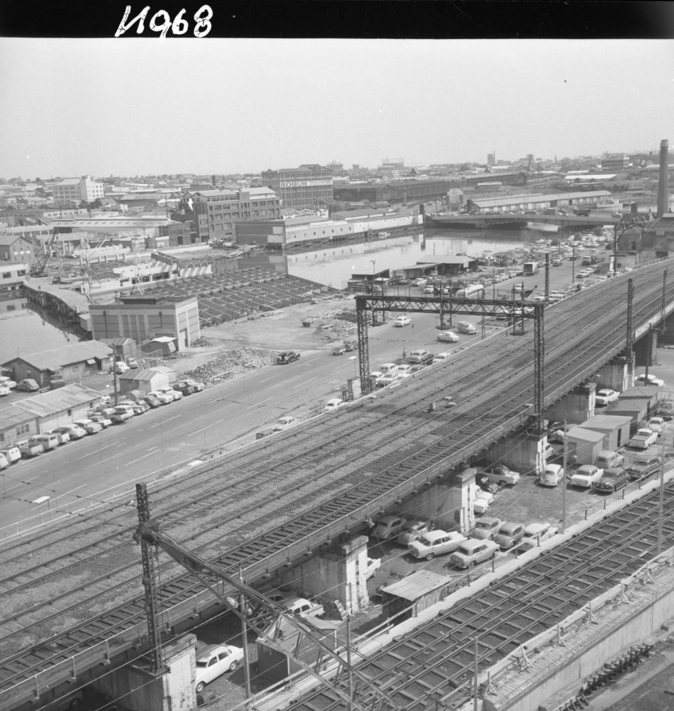 N968 Aerial view of King St bridge, viaduct and Flinders St overpass