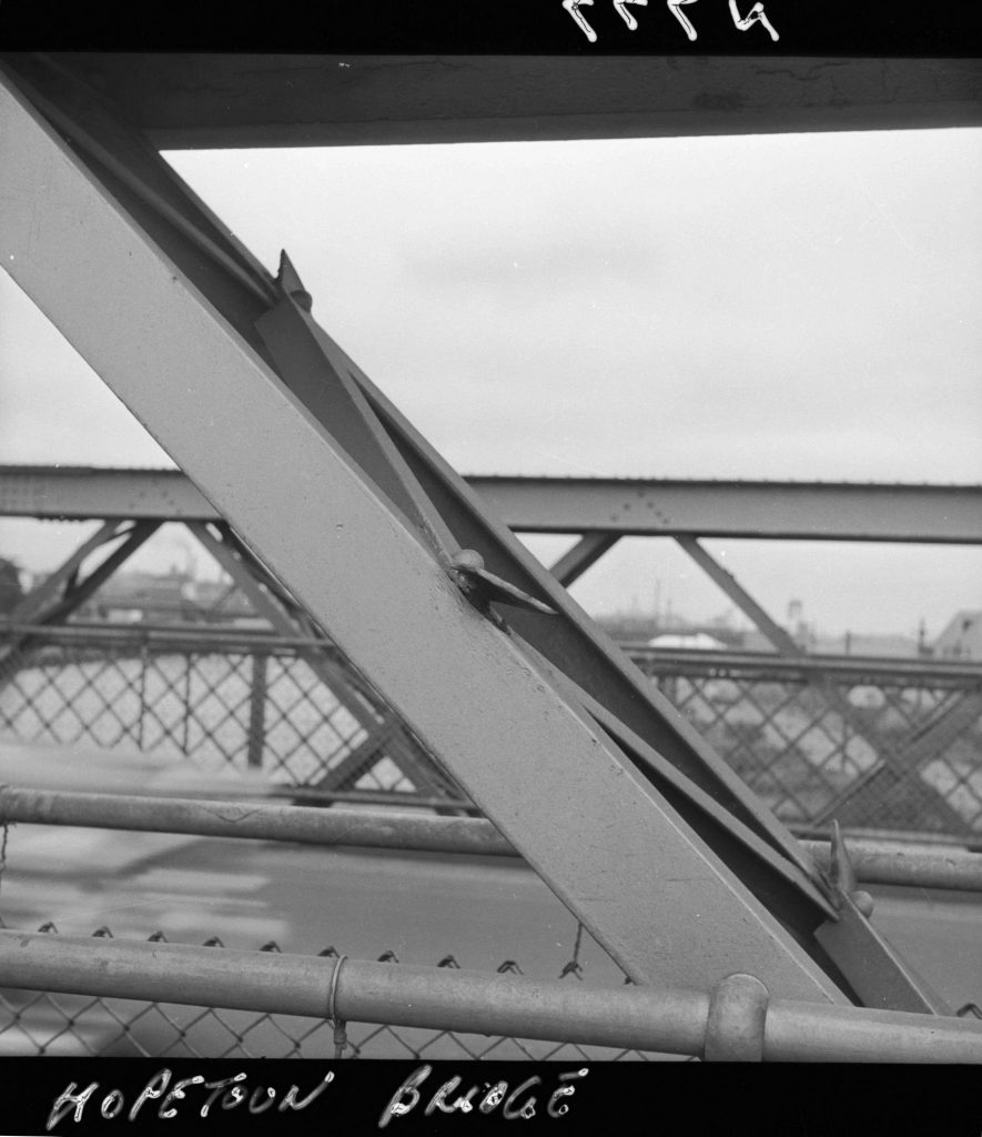 N777 Close-up image of Hopetoun Bridge, showing effects of rust