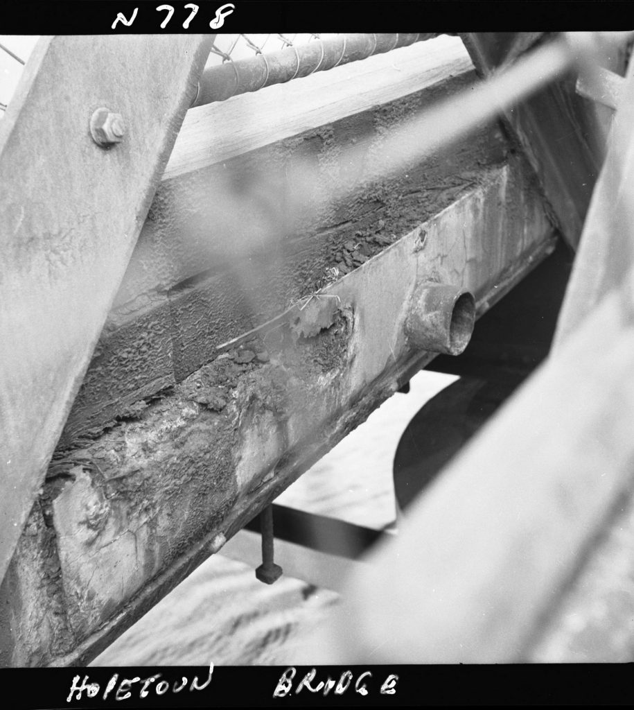 N778 Close-up image of Hopetoun Bridge, showing effects of rust