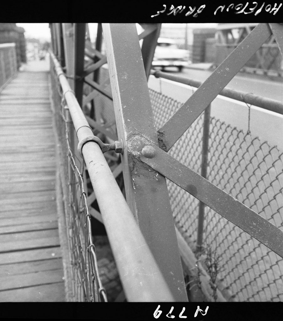 N779 Close-up image of Hopetoun Bridge, showing effects of rust