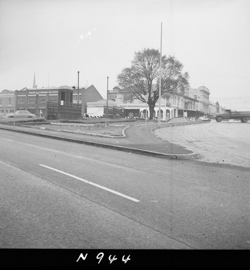 N944 Image showing channelisation on Errol Street