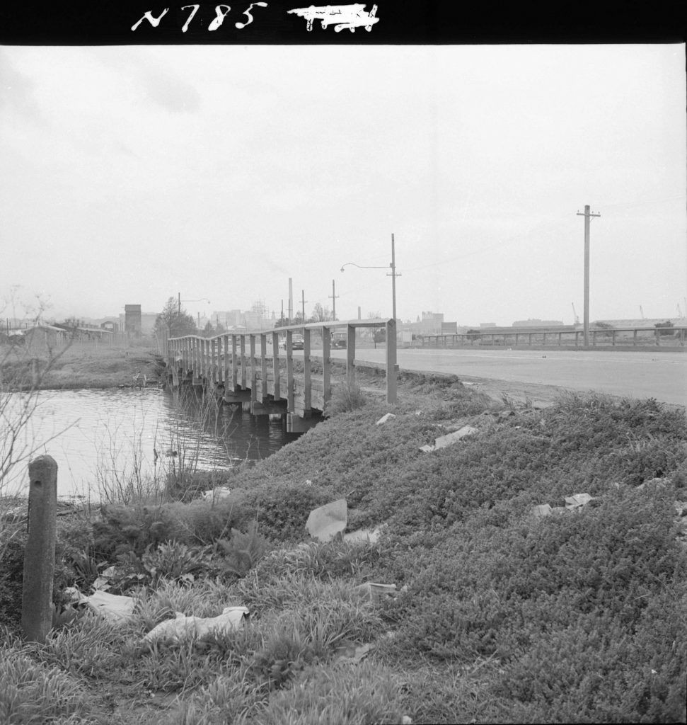 N785 Image showing the partial collapse of Coal Canal Bridge on Footscray Road