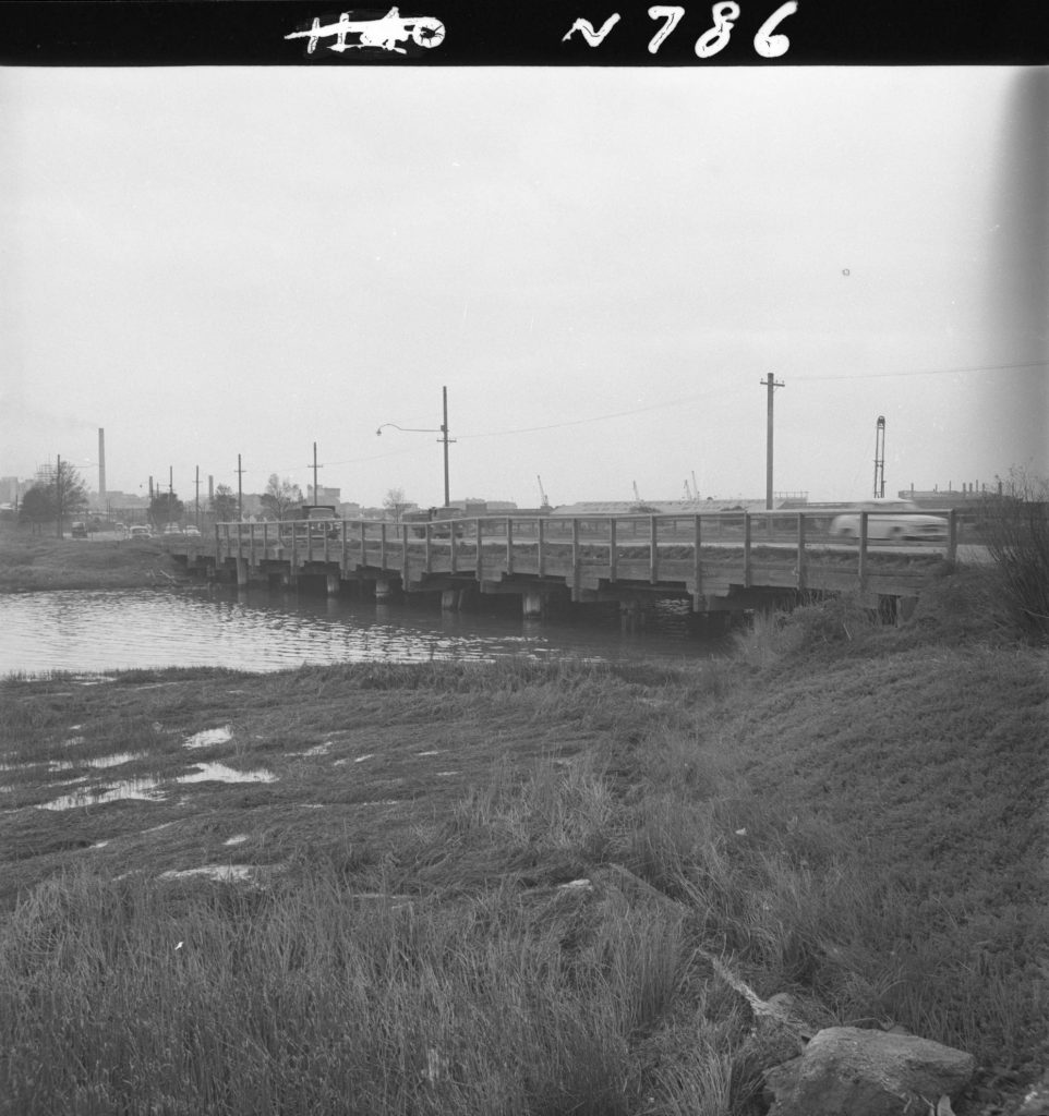 N786 Image showing the partial collapse of Coal Canal Bridge on Footscray Road