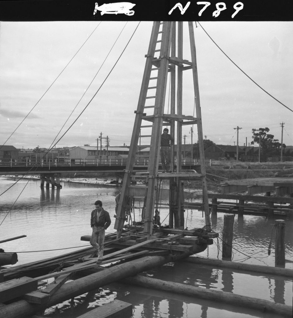 N789 Image showing pile driving during construction of the new Coal Canal Bridge on Footscray Road