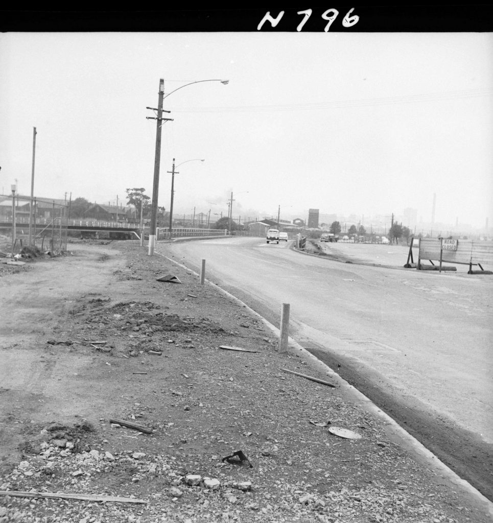 N796 Image showing the temporary bridge and new Coal Canal Bridge on Footscray Road