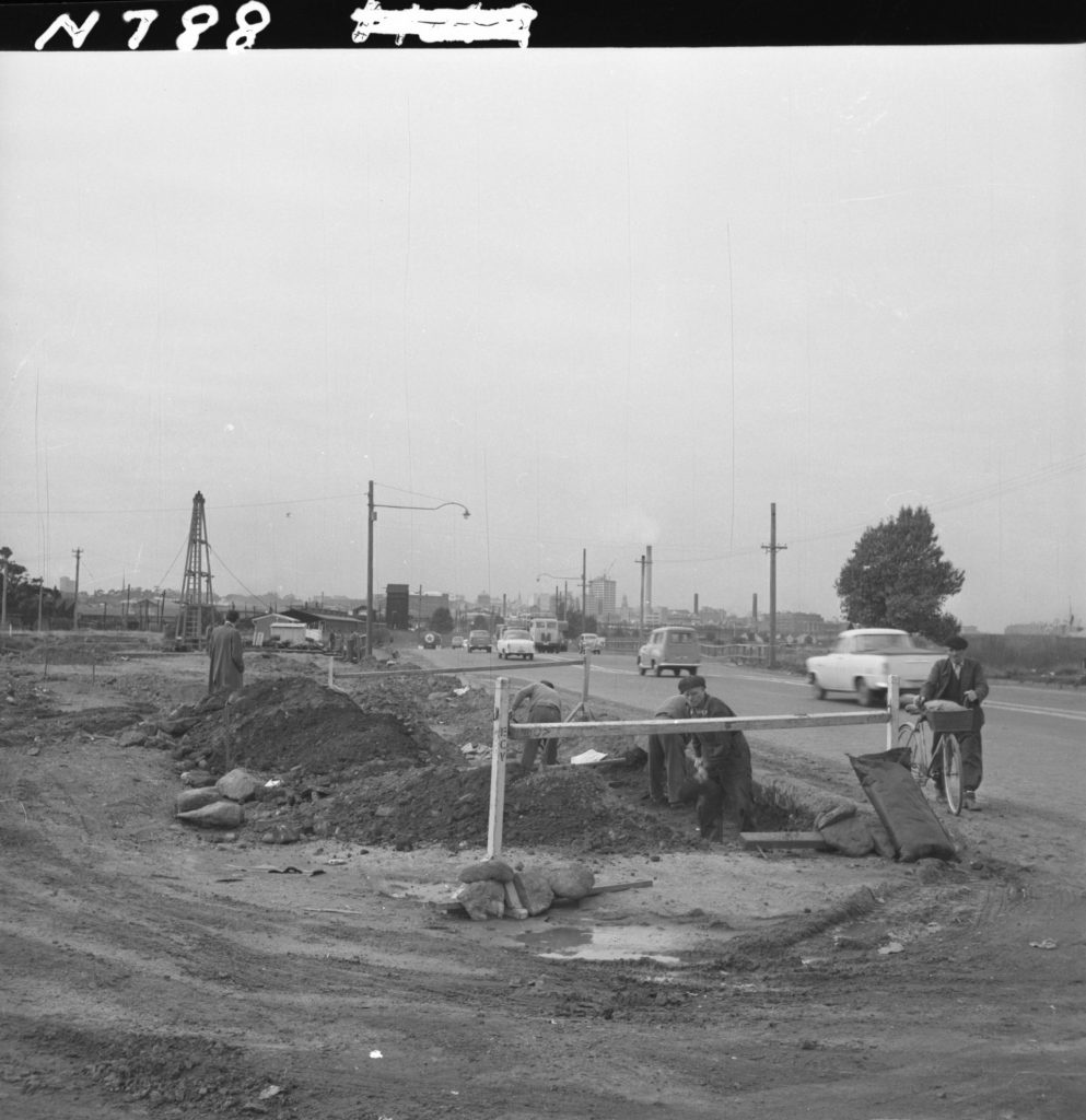 N788 Image showing the new Coal Canal Bridge under construction on Footscray Road