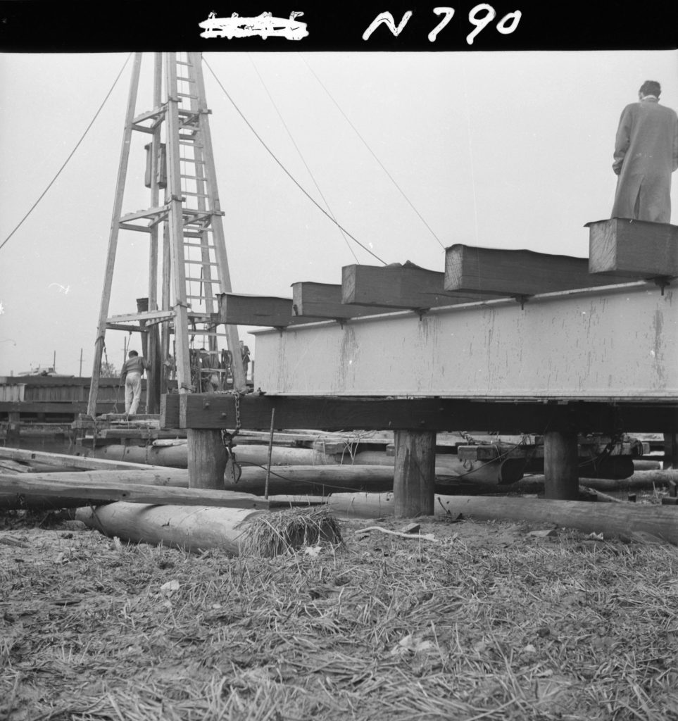 N790 Image showing pile driving during construction of the new Coal Canal Bridge on Footscray Road