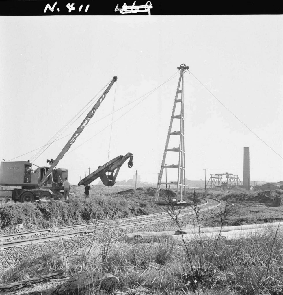 N411 Image of an assembling excavator during drain construction under the railway along Footscray Road