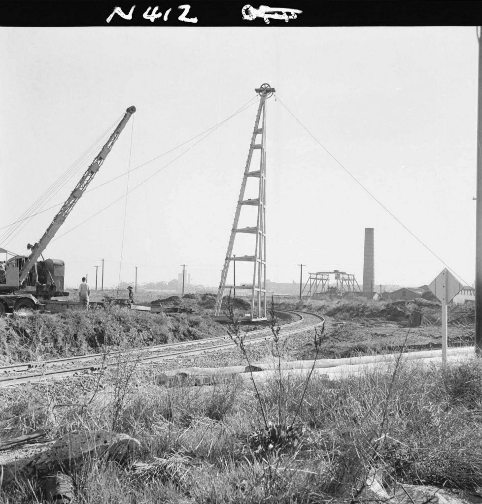 N412 Image of a pile driving rig during construction of the Fish Market on Footscray Road