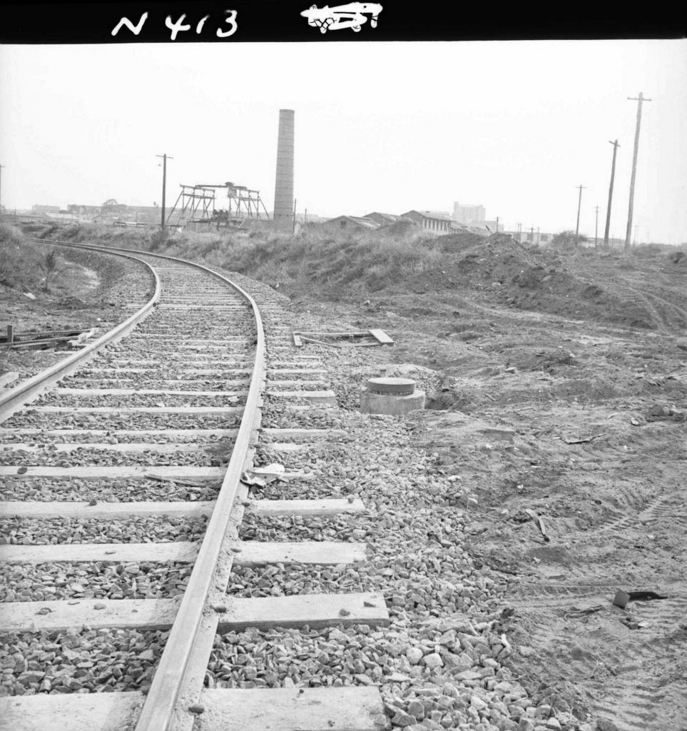 N413 Image showing the first pile driven 4’0″ from the rail, during drain construction under the railway along Footscray Road