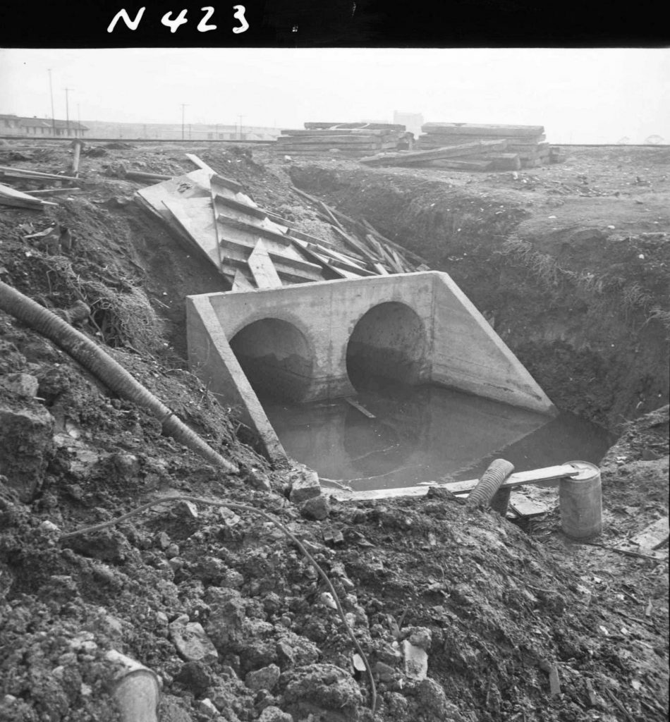 N423 Image showing a drain outlet to a creek, from the Footscray Road and railway culvert