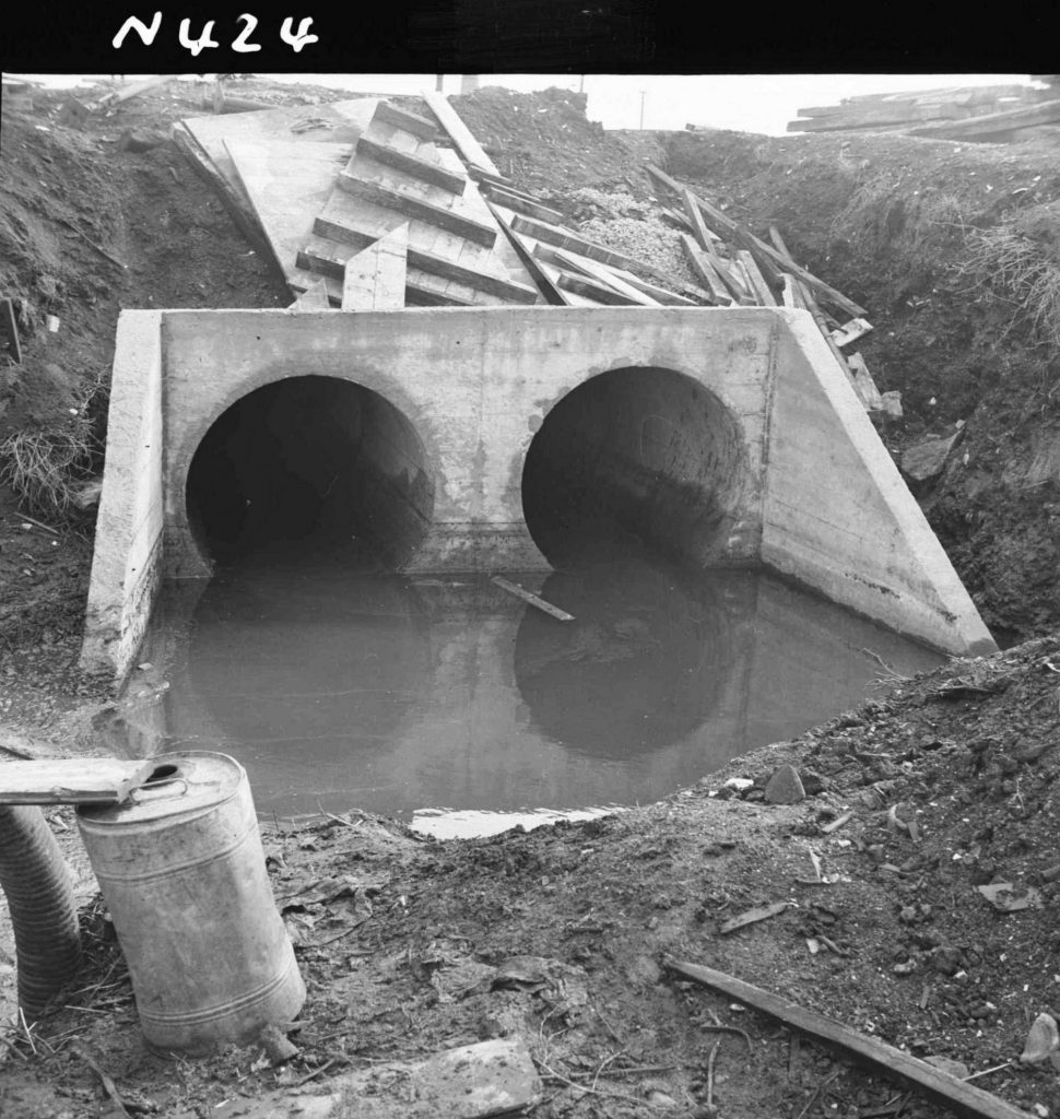 N424 Image showing a drain outlet to a creek, from the Footscray Road and railway culvert