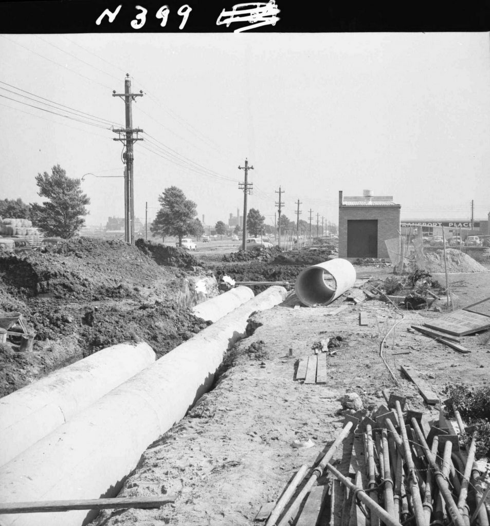 N399 Image showing pipes prior to backfilling, during drain construction on Footscray Road