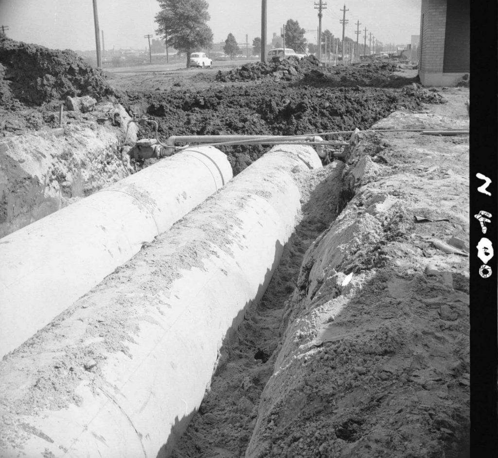 N400 Image showing pipes passing under fire service during drain construction on Footscray Road