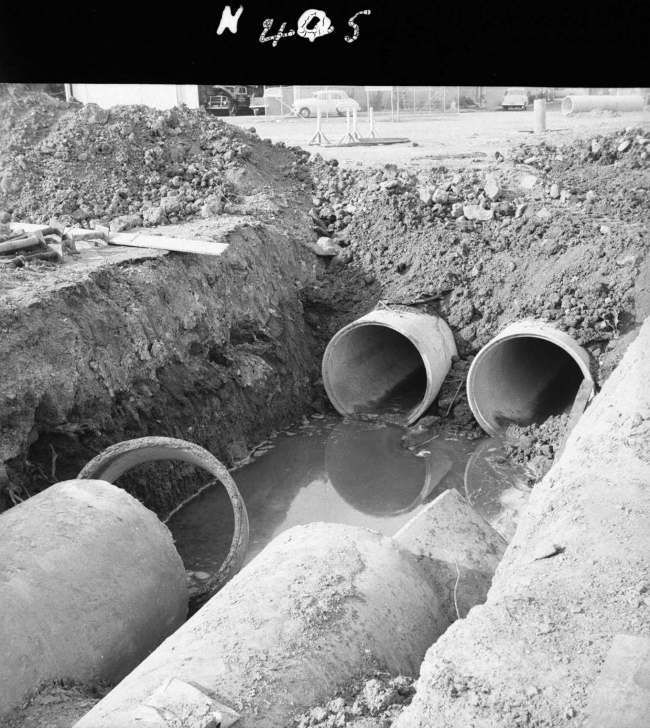 N405 Image showing a gap in the pipes for a pit, during drain construction on Footscray Road