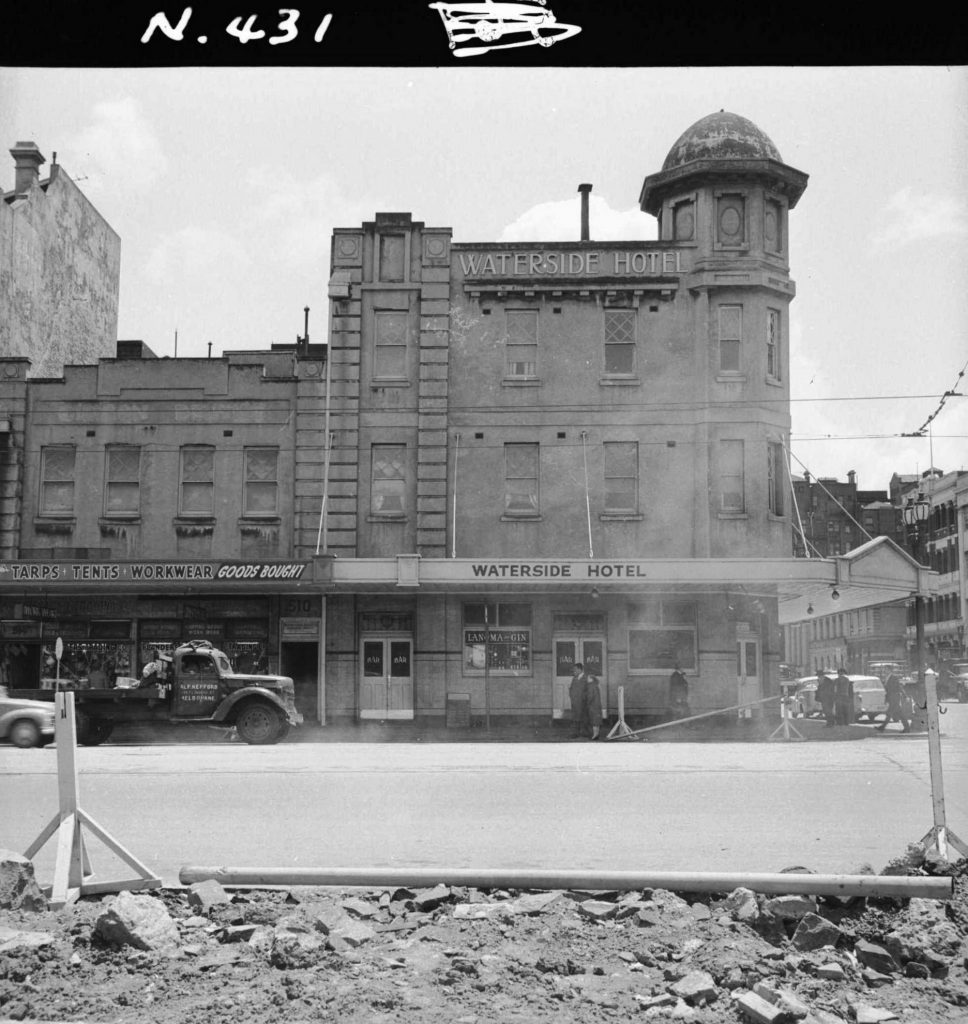 N431 Image showing the Waterside Hotel during construction of the Flinders Street overpass