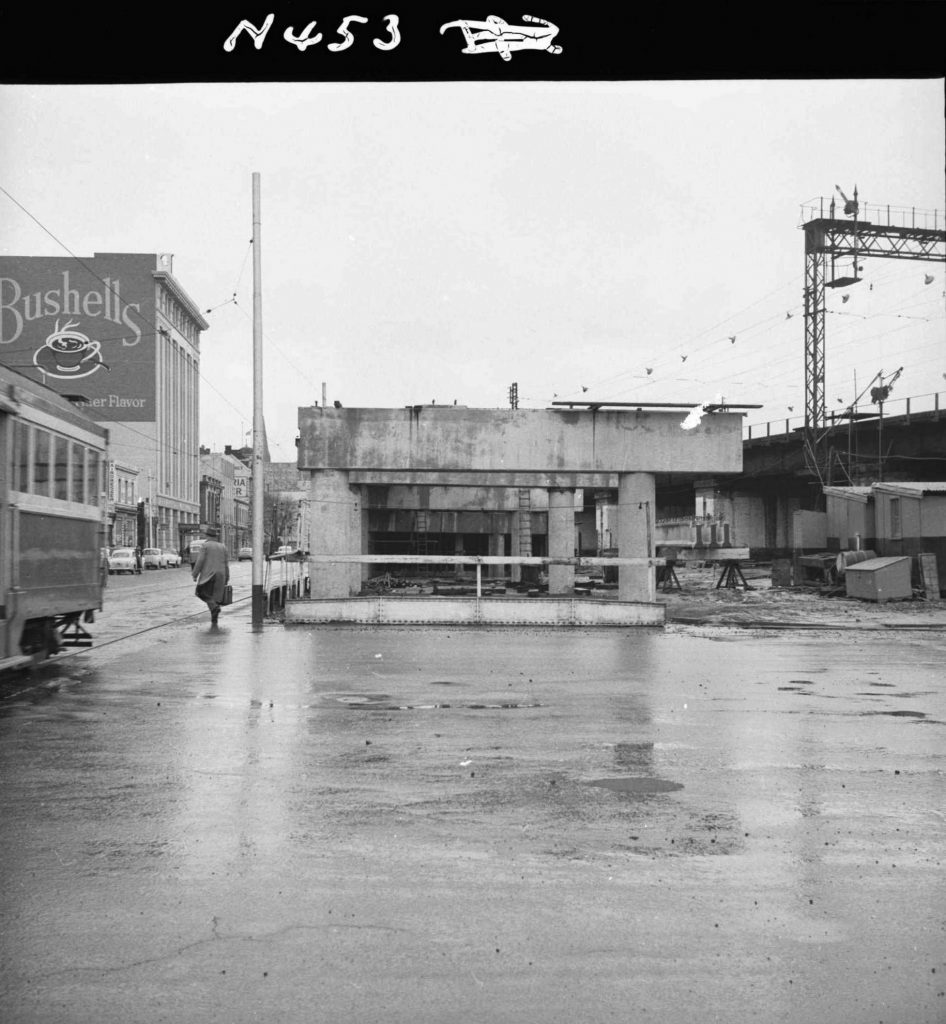 N453 Image showing construction of the Flinders Street overpass at the King Street intersection