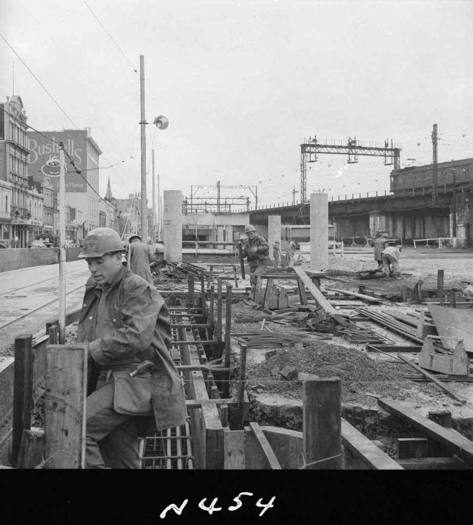 N454 Image showing construction of the Flinders Street overpass at the King Street intersection