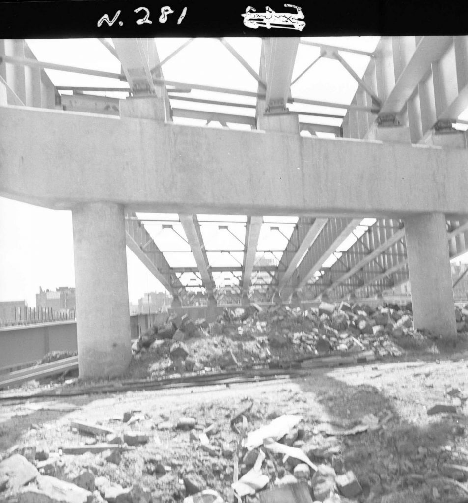 N281 Image showing support structure for the King Street bridge under construction