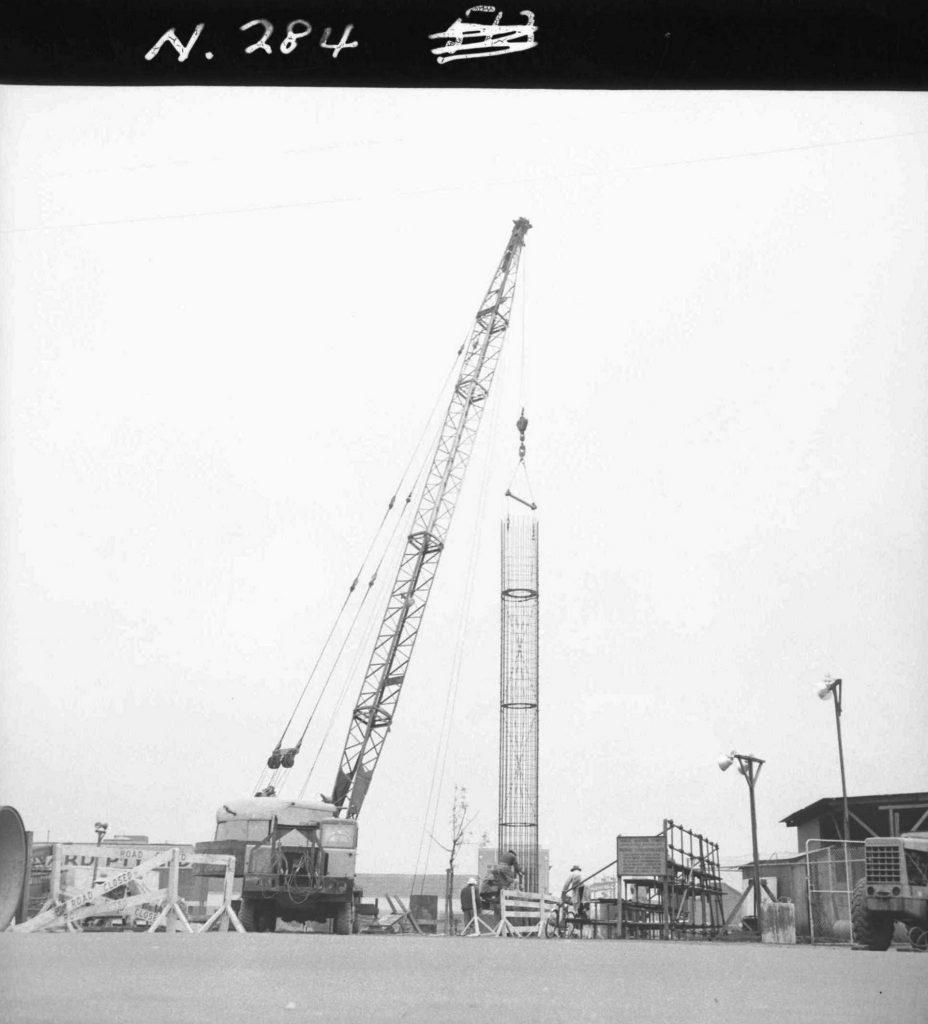 N284 Image showing construction of piers for the King Street bridge