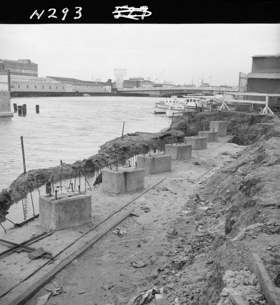 N293 Image showing the southern bank pier foundations during construction of the King Street bridge