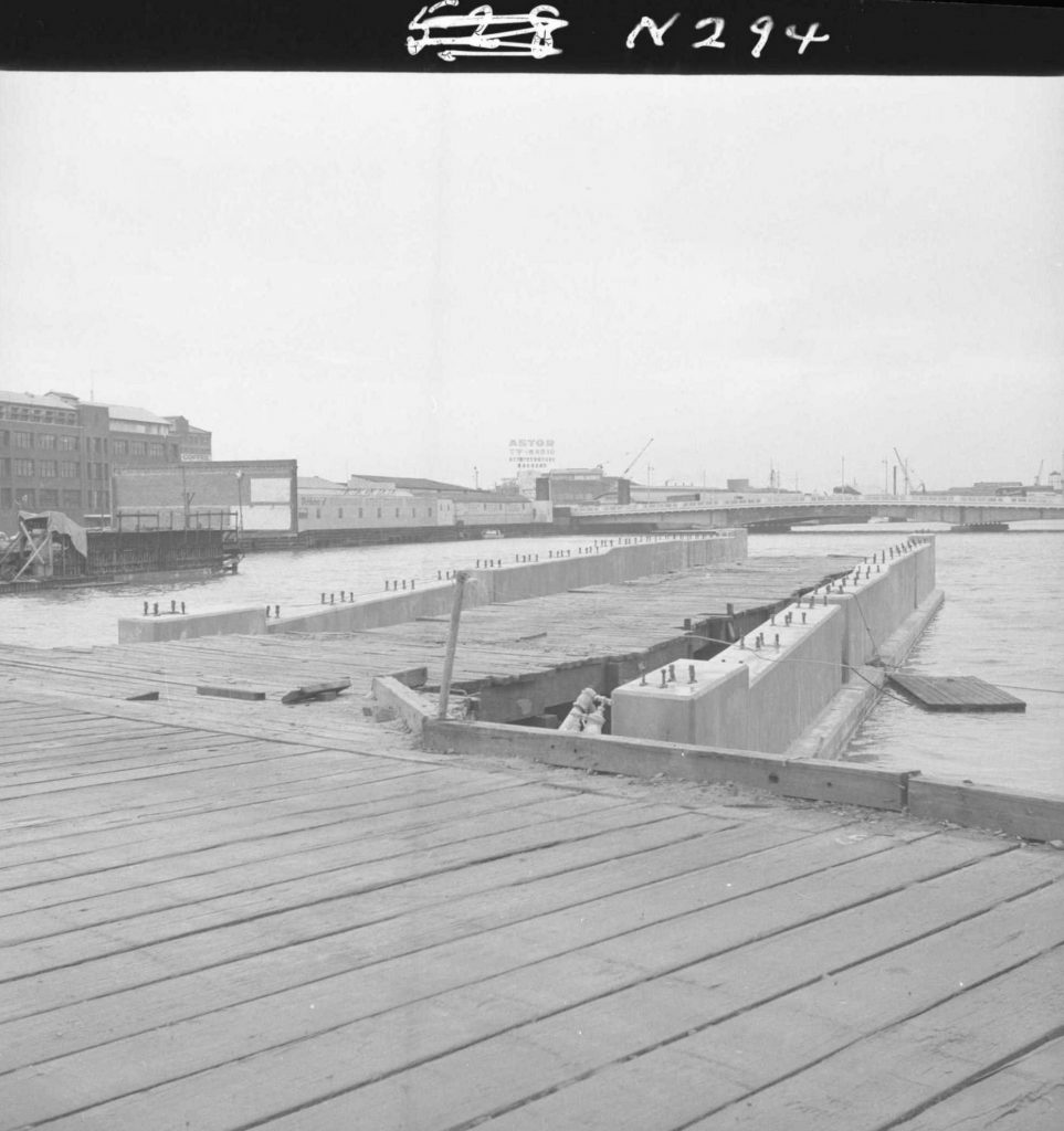 N294 Image showing a mid-stream concrete structure during construction of the King Street bridge