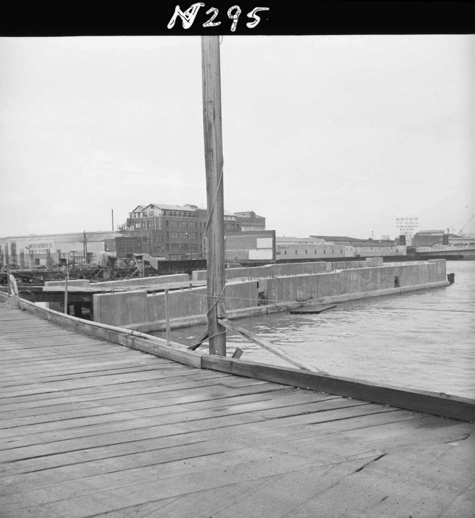 N295 Image showing a mid-stream concrete structure during construction of the King Street bridge