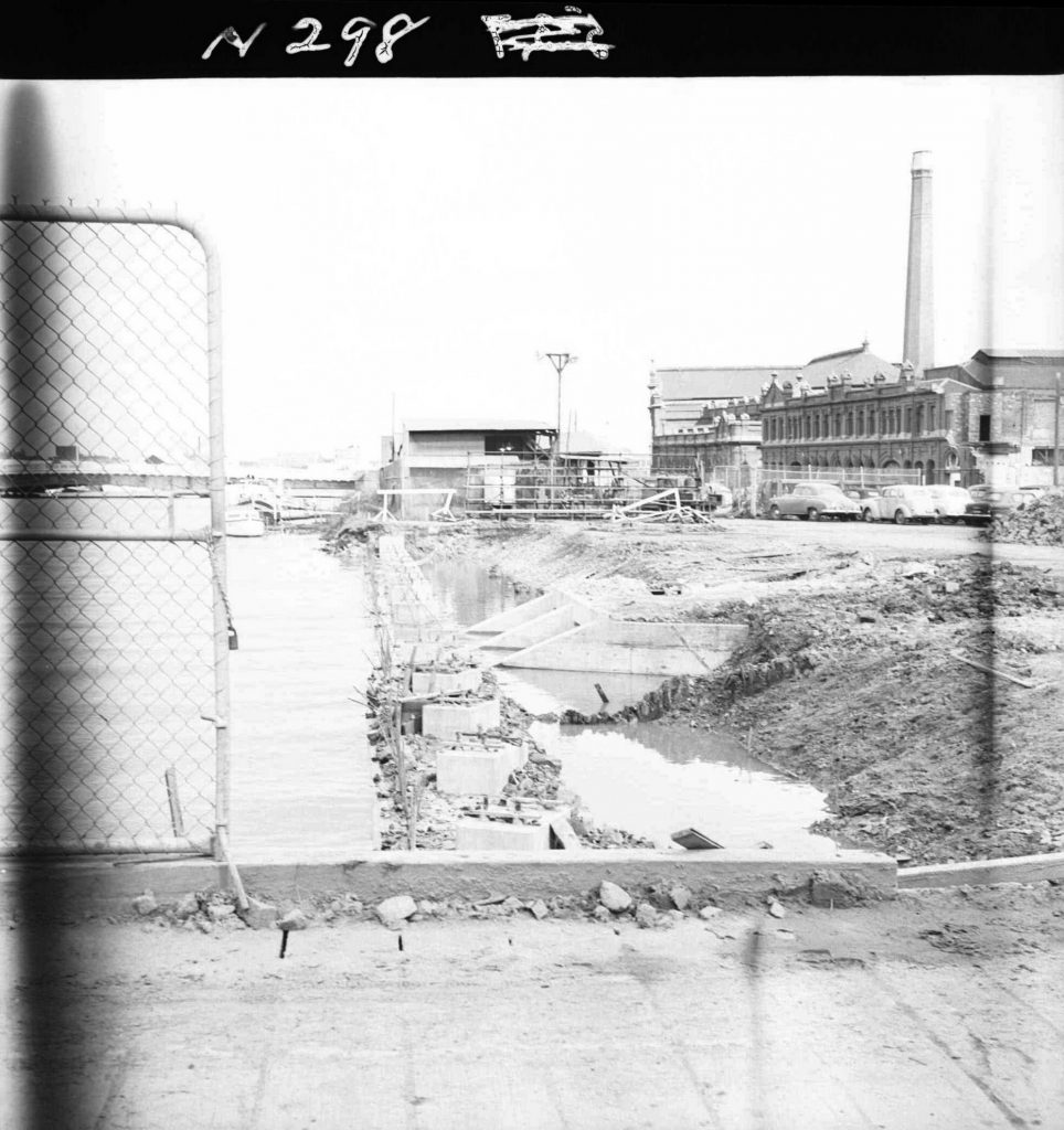 N298 Image showing the southern bank pier foundations during construction of the King Street bridge