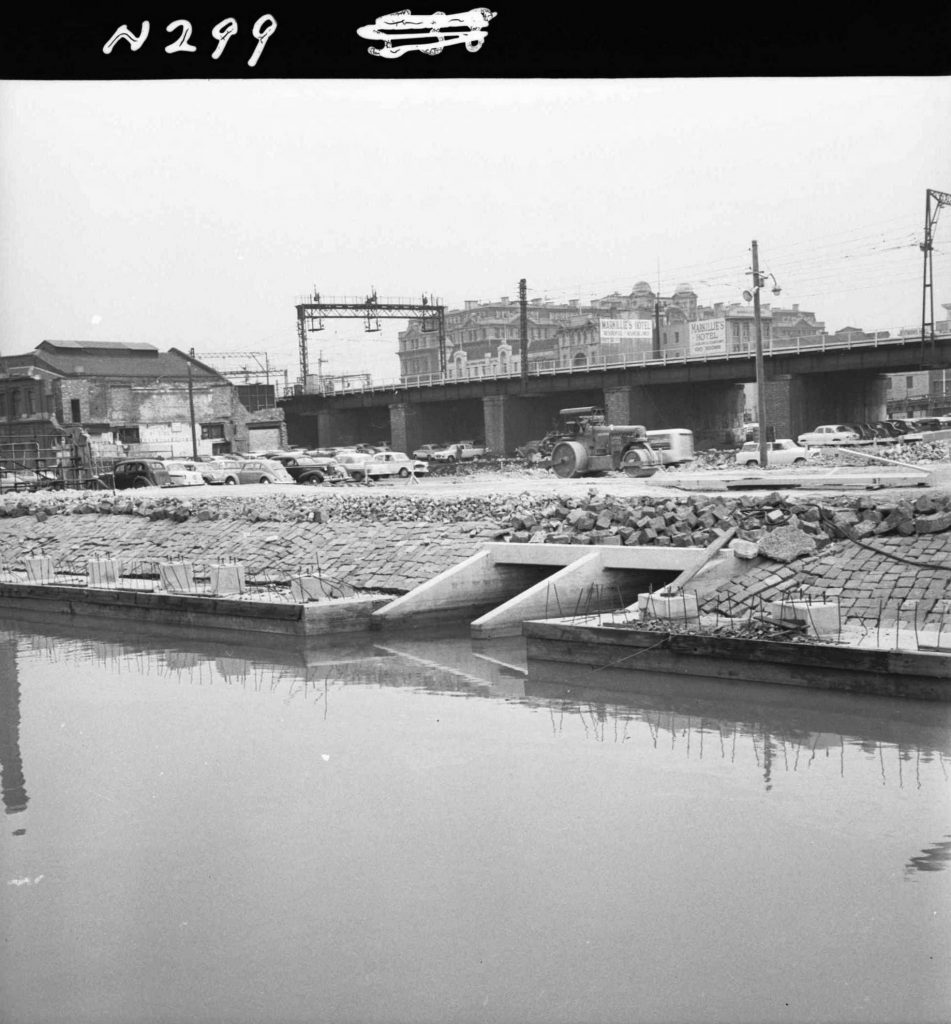 N299 Image showing a drainage outlet during construction of the King Street bridge