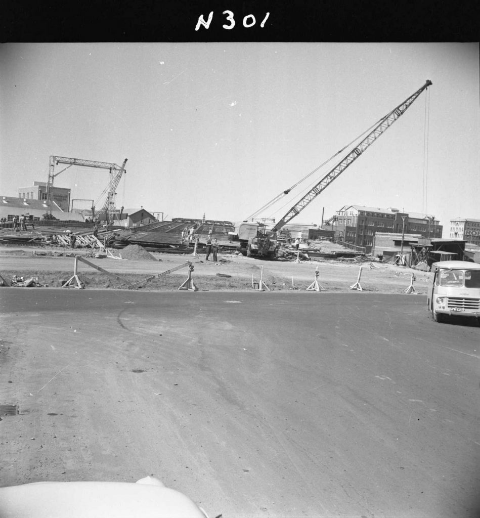 N301 Image showing construction of the King Street bridge, viewed from the viaduct