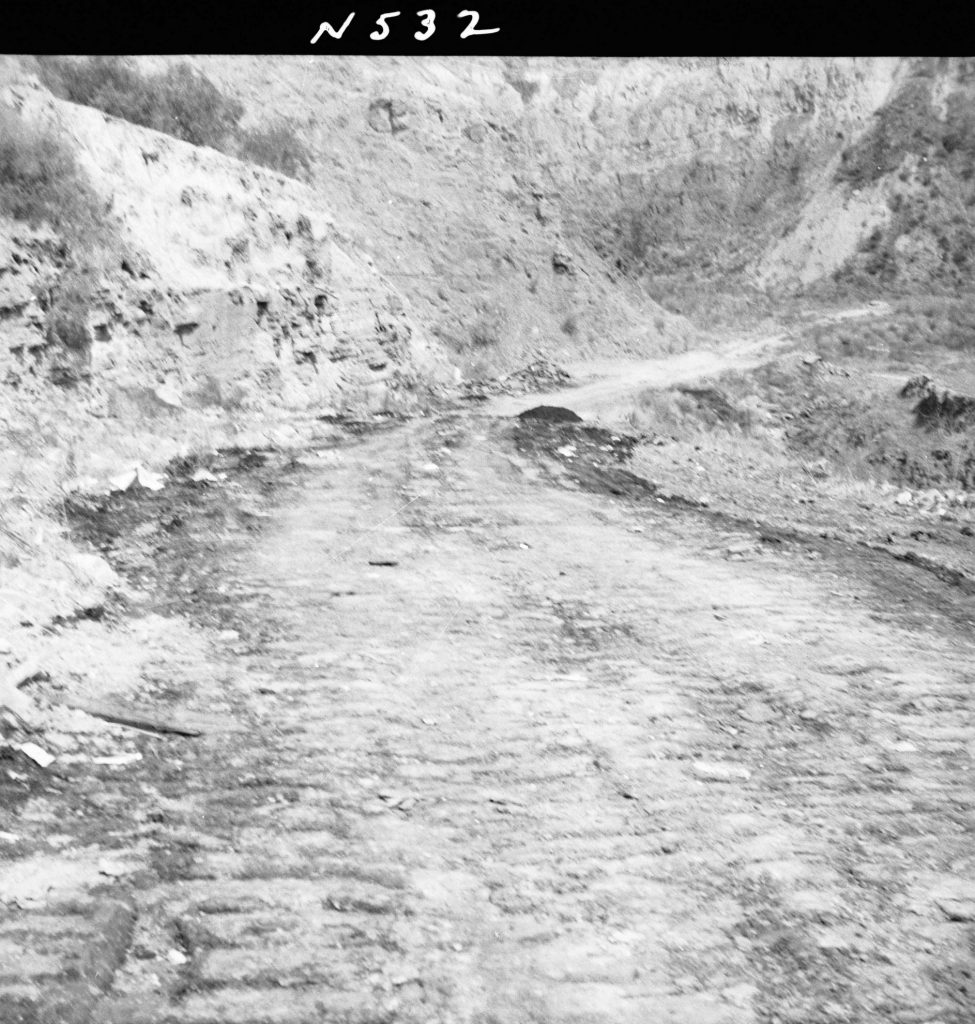 N532 Image of the road to Melbourne City Council tip, looking to Pearson Street