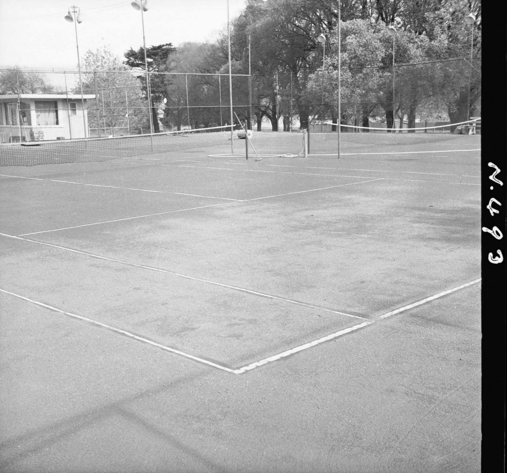 N493 Image of tennis courts in Fawkner Park