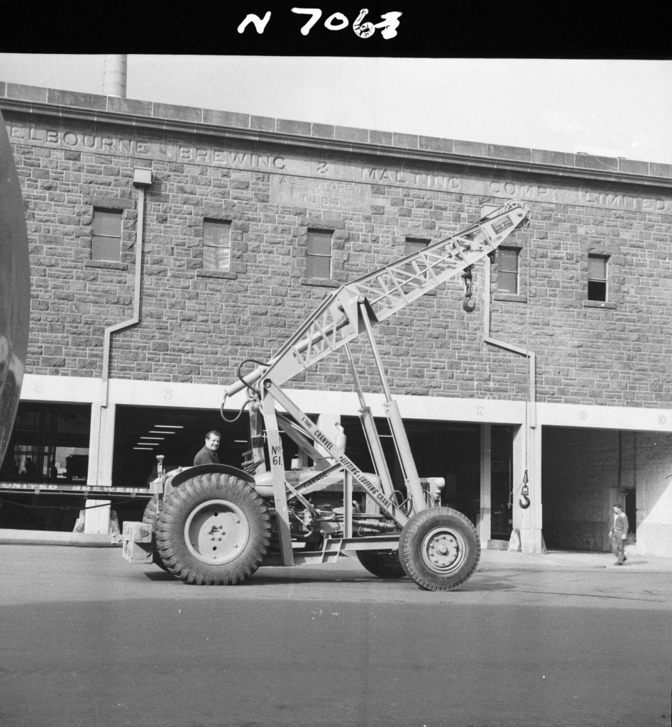 N706 Image showing a Cranvel listing and luffing crane