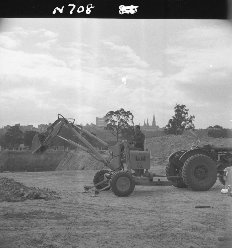 N708 Image showing a Cranvel back-hoe machine