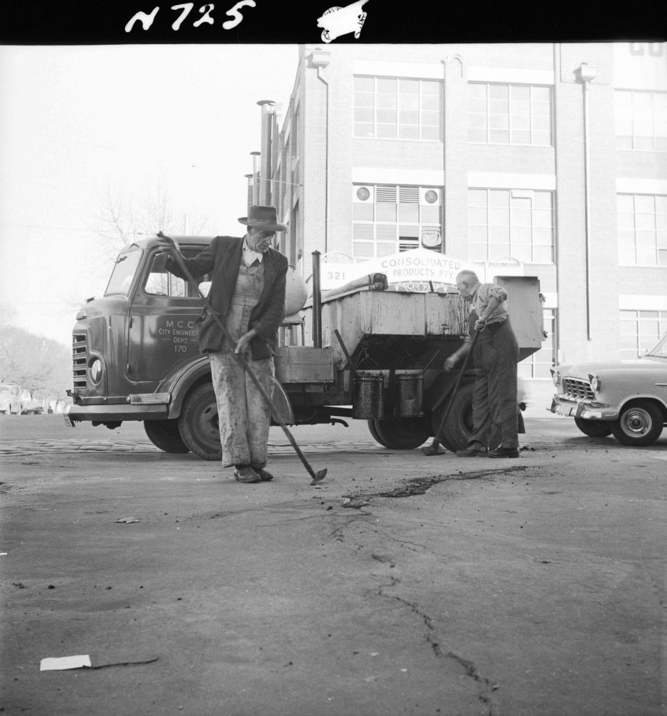 N725 Image showing a pot-hole truck