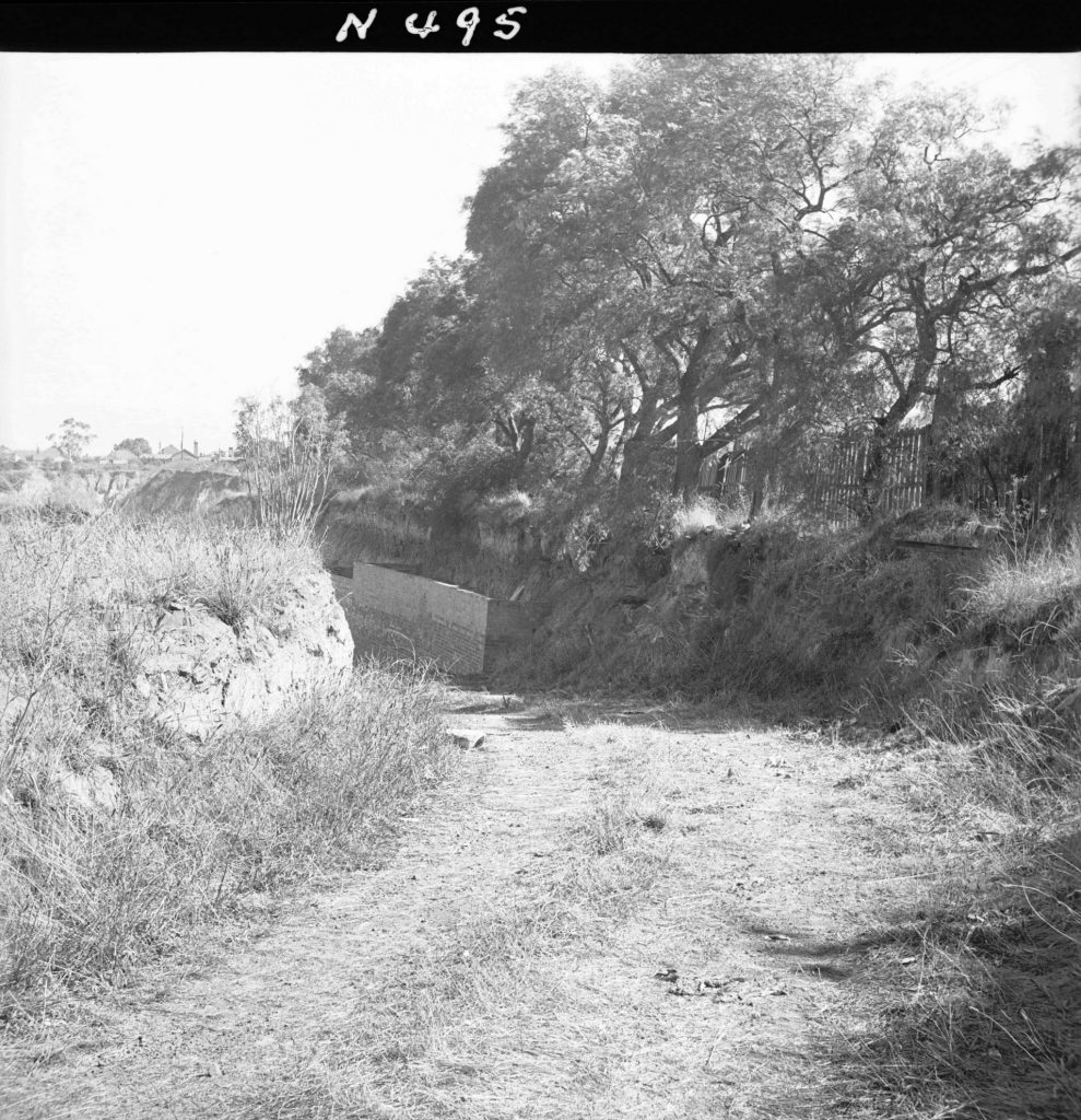 N495 Image showing the roadway into Hoffman’s Quarry