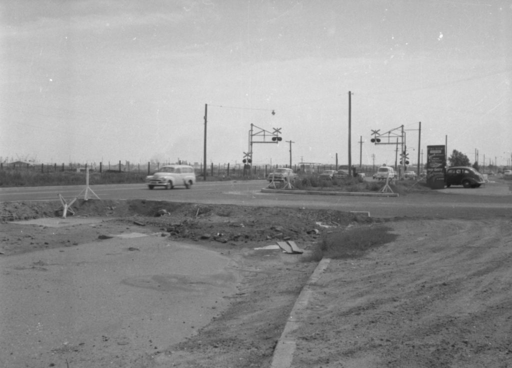 N560 Image showing the Victorian Railways entrance near Coal Canal Bridge