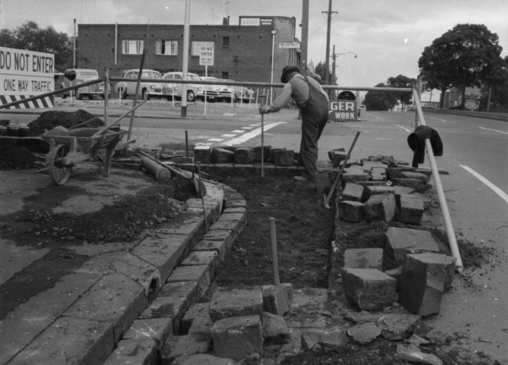 N567 Image showing resetting of kerbs for reconstruction on Hoddle Street